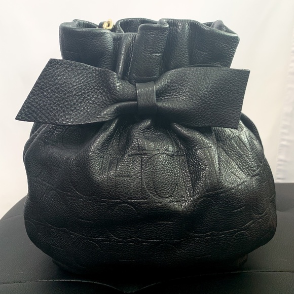 SOLD🤩Carolina Herrera Embossed Leather Bow Bucket - Picture 2 of 8